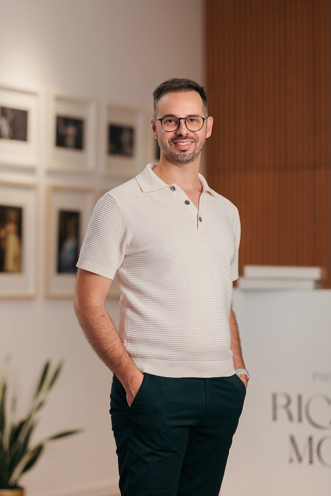 Ricardo Moura no seu estúdio de fotografia