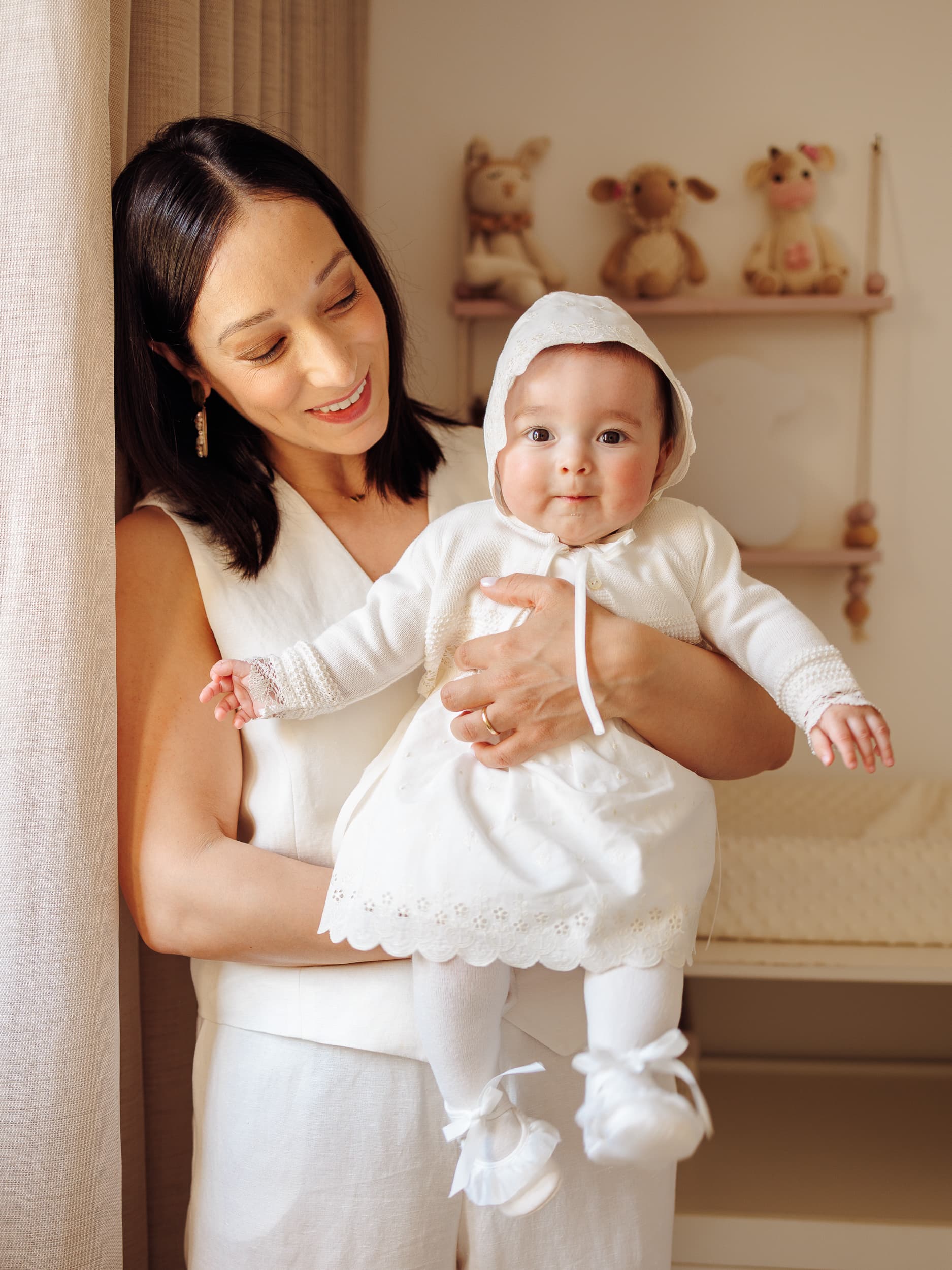 Cerimónia de batizado em luz suave — imagem ilustrativa de mood editorial